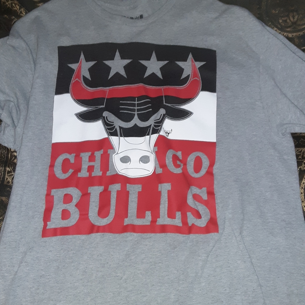 Tshirt red black and white